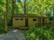 Secluded Nature Retreat: Cozy 2-Bedroom Cabin