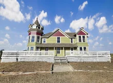 Historic Mansion in Laramie, Wyoming: A Restoration Dream Awaits!