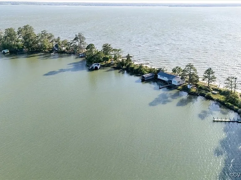 Rare Waterfront Paradise