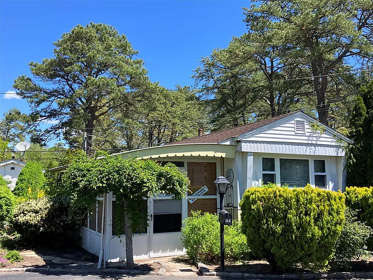 Charming 1-Bedroom Unit in Riverwoods