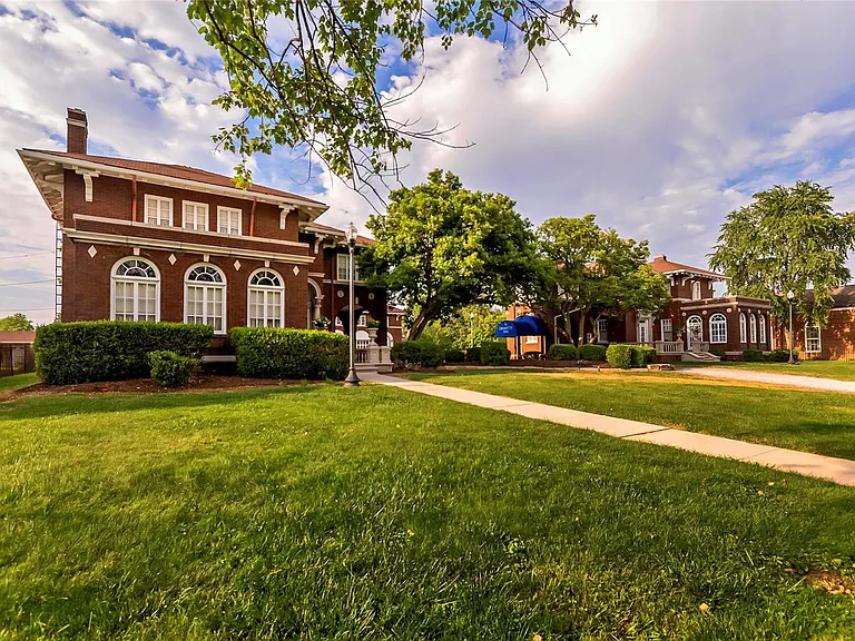 Twin Mansions