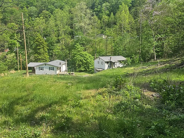 110-Acre Mountain Retreat
