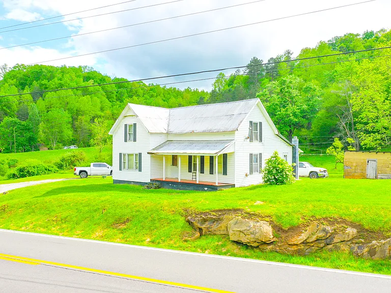 Charming Farmhouse on 20 Acres