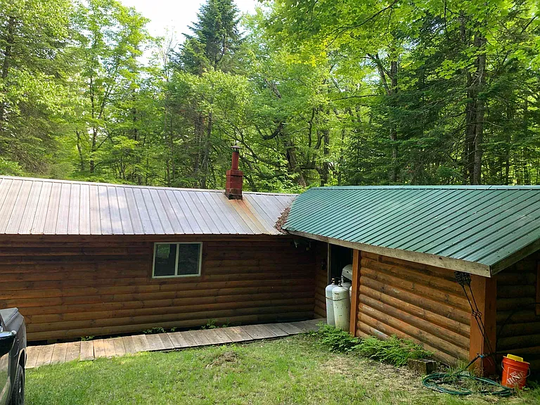 Off-Grid Cabin Retreat