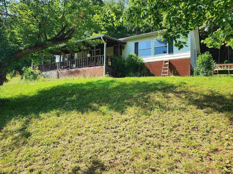 Endless Potential in a Peaceful Countryside Setting!