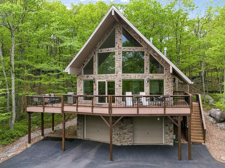 Mountain Chalet Living in Eagle Rock Resort – Your Dream Home Awaits!