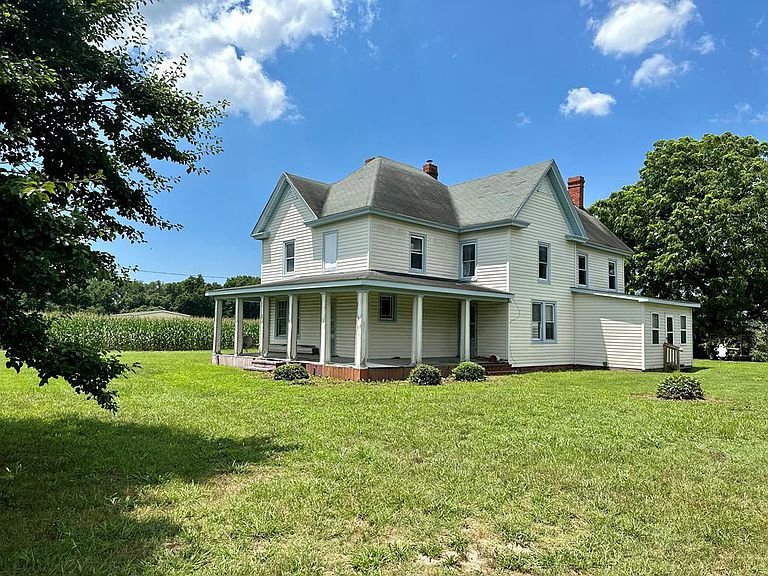 Rural setting for this house! Circa 1910 in Virginia