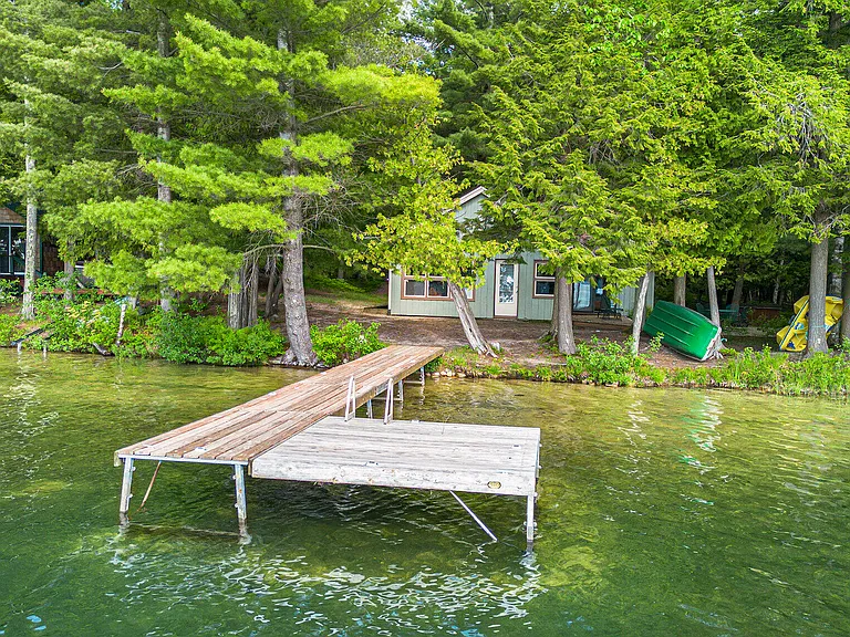 Cozy Lakefront Cottage