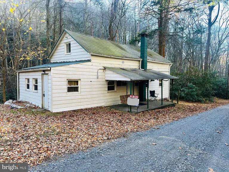 Secluded Fully-Furnished Mountain Cabin in Rothrock State Forest – 212 Thickhead Rd