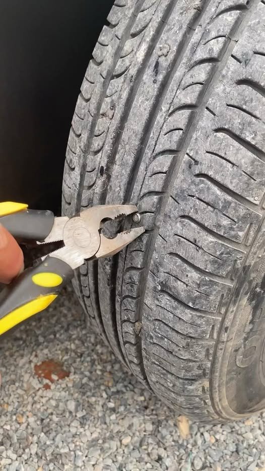 MY WIFE SAID HER CAR WAS ACTING WEIRD—SO I CHECKED AND FOUND A NAIL THE SIZE OF MY FINGER IN HER TIRE