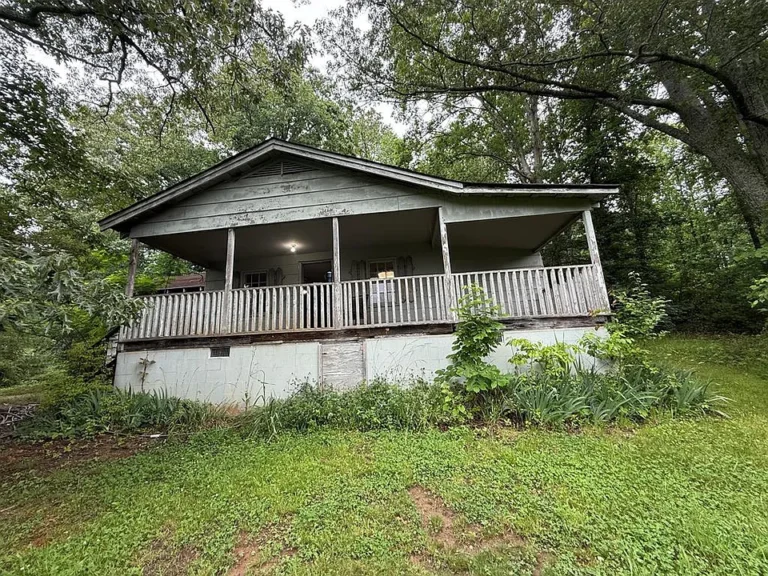 Charming 1953 Fixer-Upper on 1.22 Acres – Endless Potential Awaits!