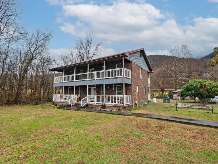 Charming Victorian Farmhouse on 0.82 Acres – Gateway to the Great Smoky Mountains