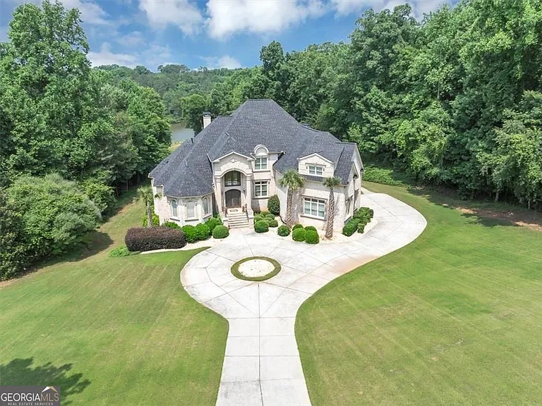 Exquisite Lakeside