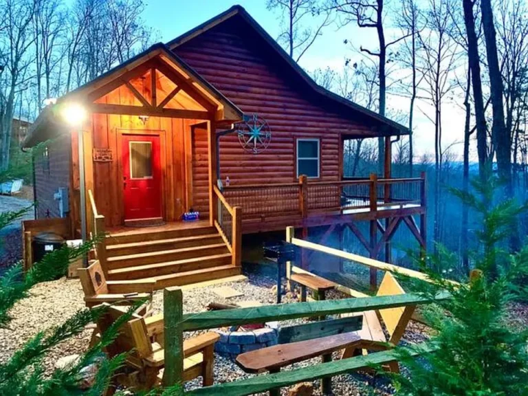 Luxury Mountain Living with Year-Round Views – Turn-Key & Income Ready!