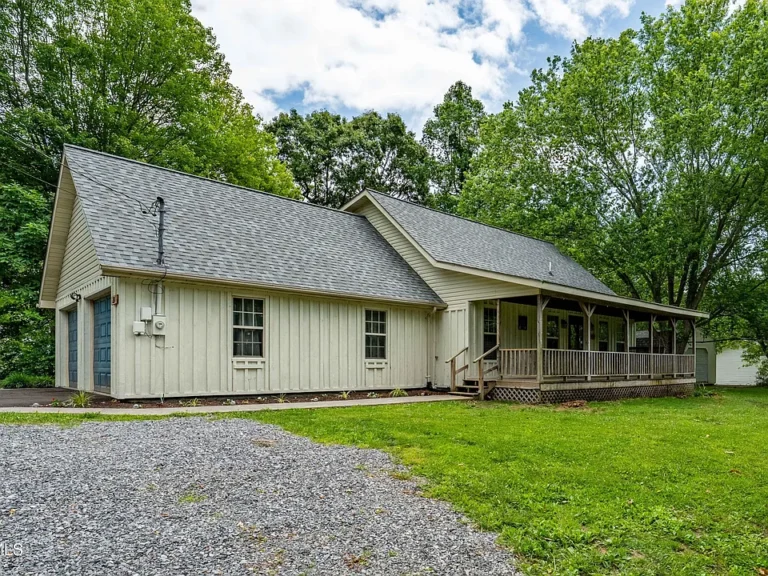 Renovated Rustic Cape Cod with Mountain Views & Acreage – Just Minutes from Downtown Jonesborough!