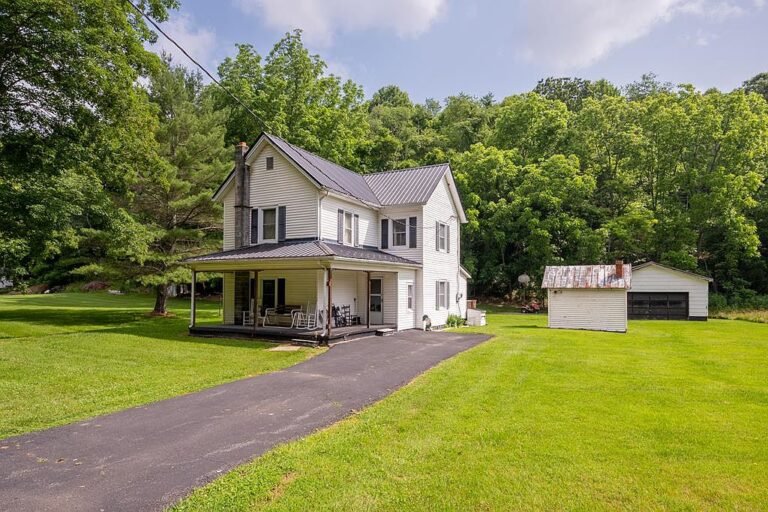 14 acres and near horseback riding trails! Circa 1910 in Virginia