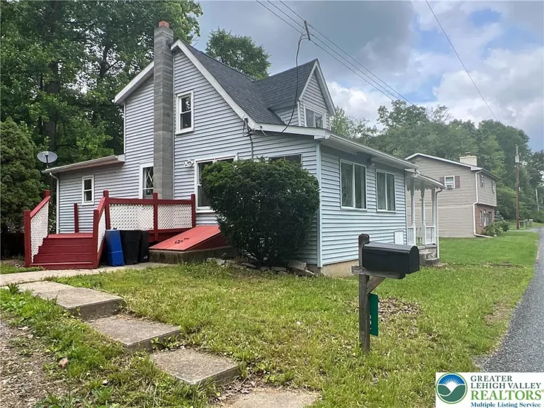 Charming Bungalow in Picturesque Bushkill Township – Nazareth Area School District