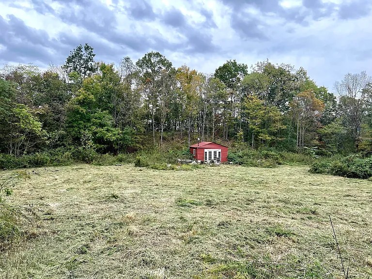 Secluded Off-Grid Retreat
