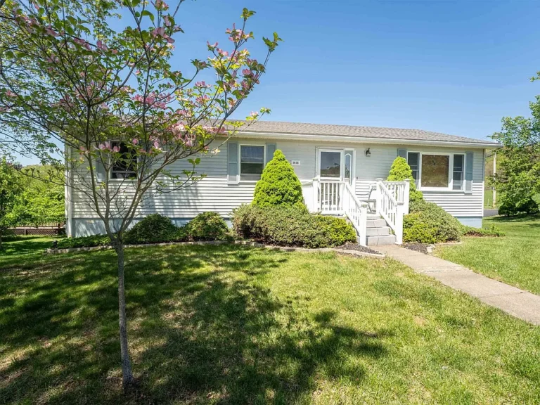 Charming 3-Bedroom Home on a Beautiful Corner Lot with Scenic Views