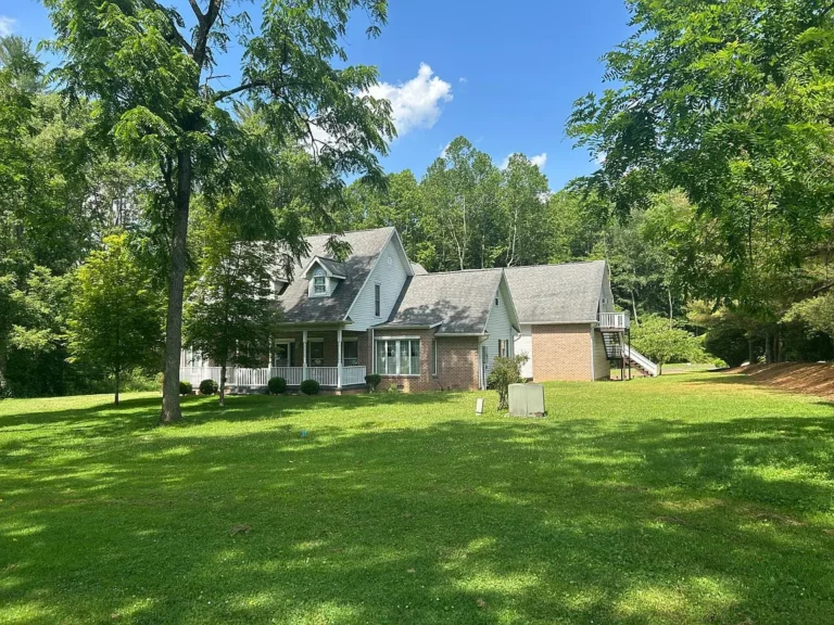 Spacious 4-Bedroom Home with Scenic Golf Course Views