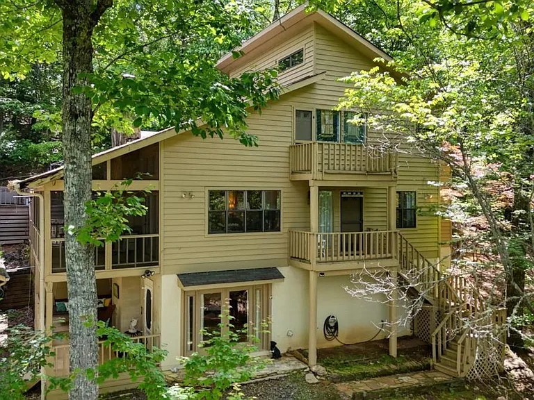 Charming 5-Acre