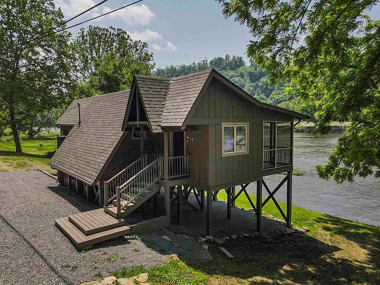 Blue Moon Cabin