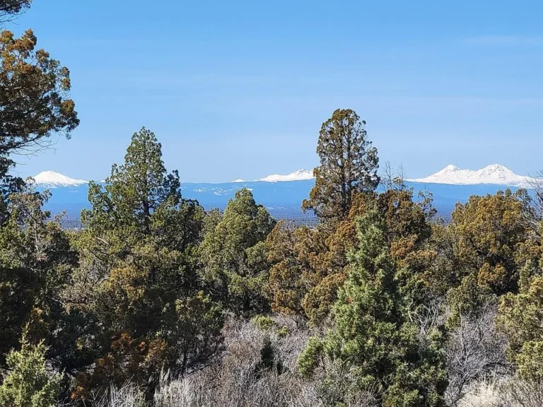 Central Oregon Recreational Paradise – Off-Grid Acreage with Big Views and Big Possibilities