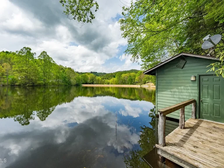 Rare Appalachian Lake Retreat on Pristine Ripshin Lake – A Timeless Lakeside Legacy!