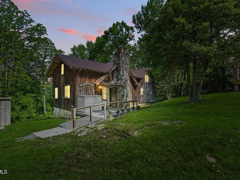 Fully Furnished Big Cherry Lake Cabin – Your Private Mountain Retreat!