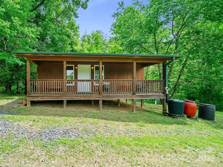 Private Off-Grid Mountain Retreat on 4.65 Acres – Rustic Charm Meets Sustainable Living