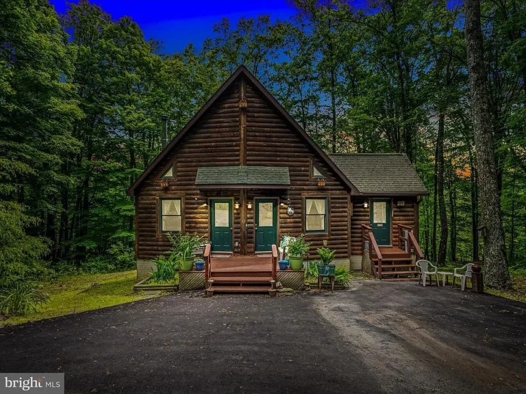 Charming Mountain Chalet in Coolfont Mountainside – Nature, Comfort & Convenience Combined