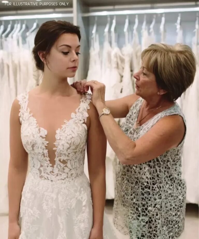 My Mom Said I Shouldn’t Wear My Wedding Dress Because It Would “Overshadow My Sister’s”
