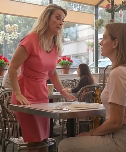 A Waiter’s Powerful Response to an Act of Ignorance
