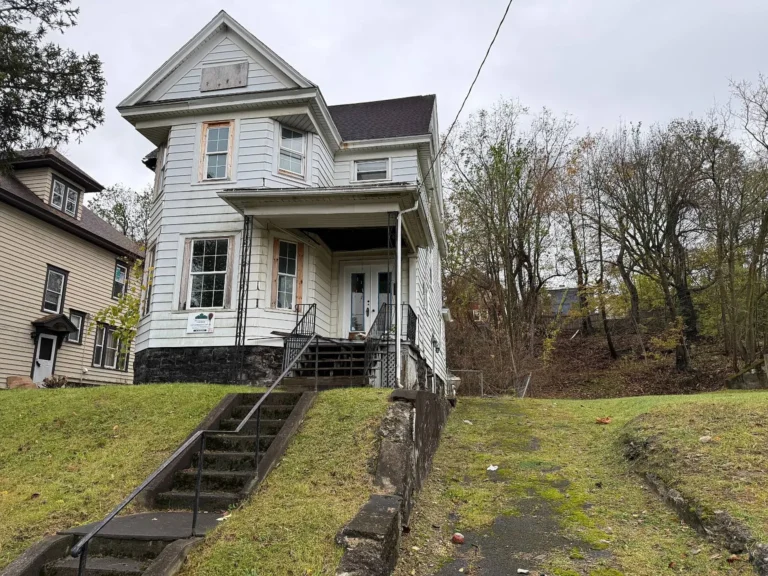 An Owner-Occupant Opportunity with Potential: 1075 W Onondaga Street, Syracuse, NY 13204