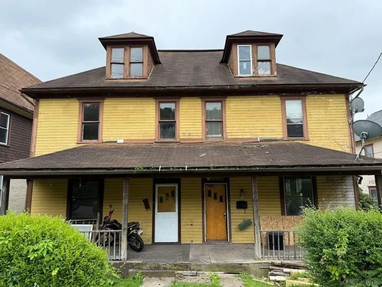 Prime Investment Opportunity: Renovation-Ready Duplex in Johnstown’s 8th Ward