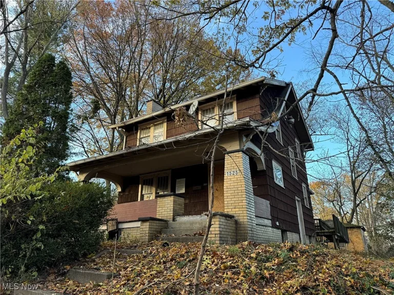 Foreclosure Opportunity: 1525 14th St NE, Canton, OH 44705 – Online-Only Auction with Exceptional Value