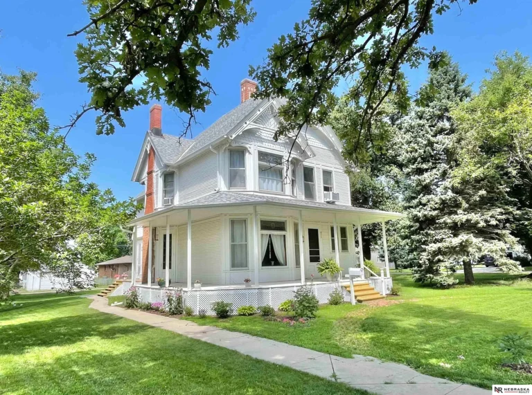 A Timeless Prairie Treasure: Historic Folk Victorian Home in David City, Nebraska – $245,000