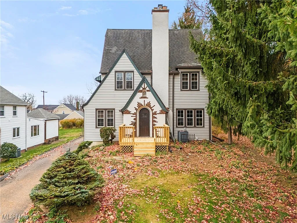 $199,900, the home at 140 32nd St NW in Canton, Ohio