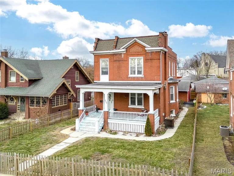 Classic Victorian Charm Meets Modern Comfort at 909 E Main St, Belleville, IL – $235,000