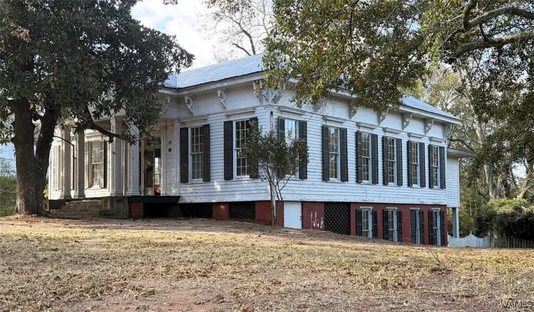 Timeless Southern Elegance: A Grand Greek Revival Raised Cottage in Marion, Alabama – $90,000