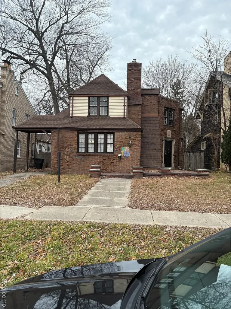 Investor Special Opportunity on East Outer Drive: A Diamond in the Rough – $30,000