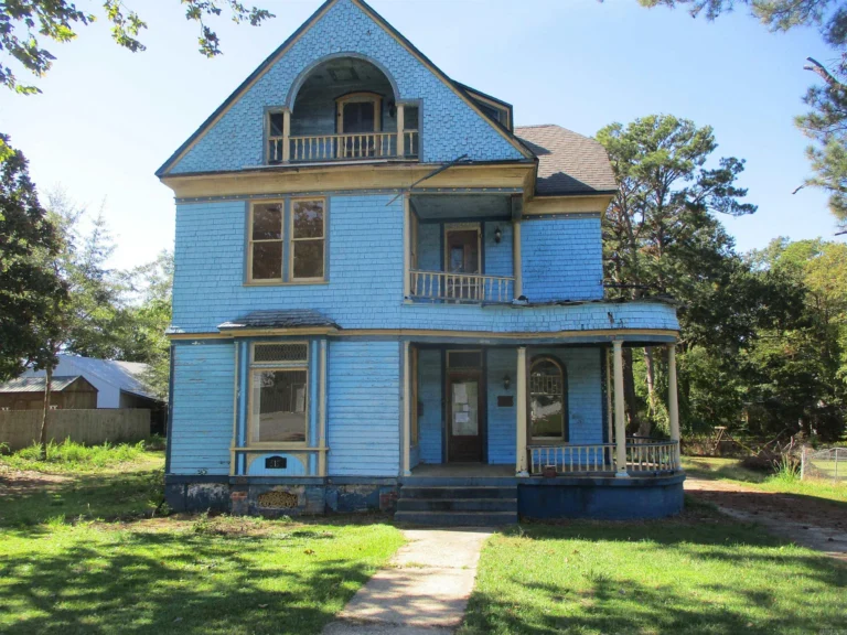 A Rare Opportunity to Restore a Piece of Arkansas History: The Hotchkiss House in Monticello – $39,900