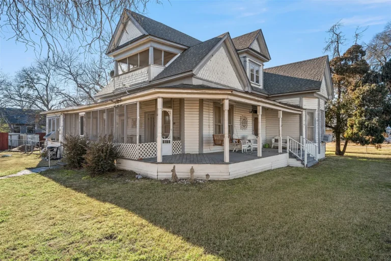 A Living Landmark: Historic 1908 Home in Reagan, Texas Offered at $110,000