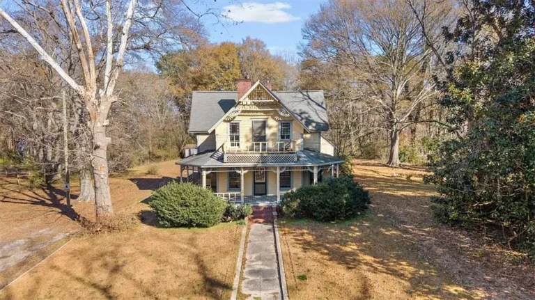 Investor Alert: Historic 1899 Victorian on 2.02 Acres in the Heart of Douglasville – $215,000