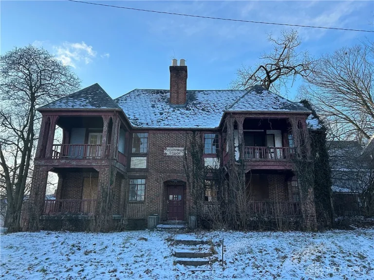 Investment Opportunity: Revitalizing a 4-Unit Property at 400 Fountain Ave, Dayton – $99,000