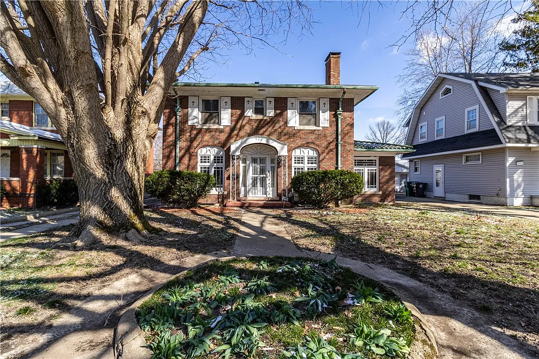 Charming, Move-In Ready Home in Decatur, Illinois – A Perfect Blend of Character and Comfort – $99,900