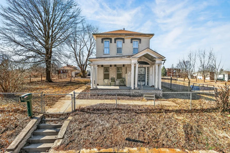 Investment Opportunity at 212 S 17th St, Saint Joseph, MO 64501 – Priced at $99,000