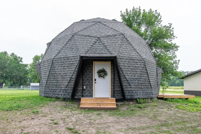 Modern Comfort Meets Architectural Distinction in Rural Minnesota – $149,000