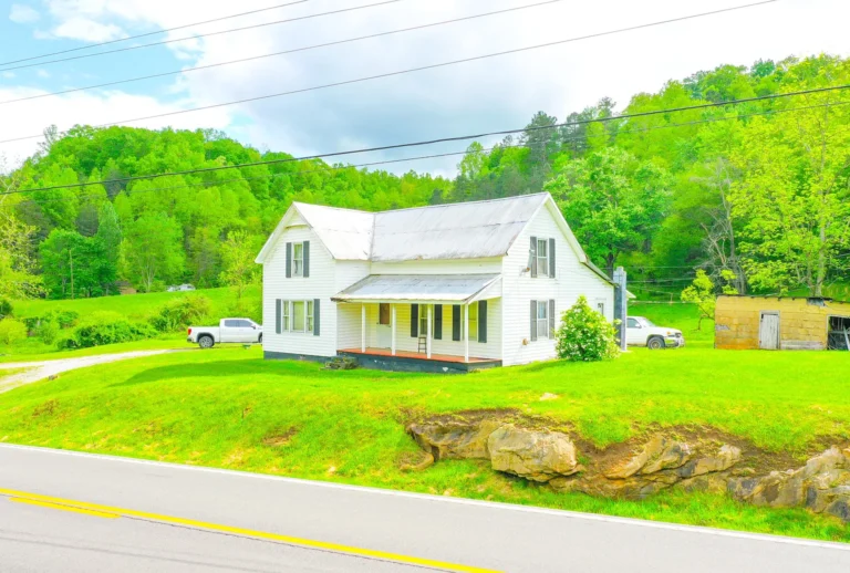 A Rare Countryside Gem: Discover the Charm and Potential of a 20-Acre Farmhouse Retreat in Manchester, Kentucky – $130,000