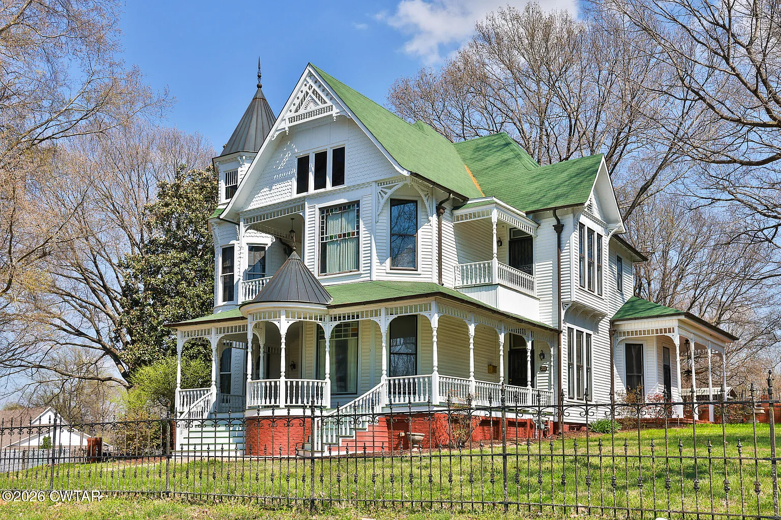Ivandale: A Timeless Victorian Treasure in Downtown Martin, Tennessee – $550,000